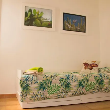 Long In Scenic Village - 10 Mins From Beach