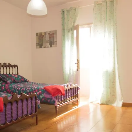 Long In Scenic Village - 10 Mins From Beach Lejlighed *